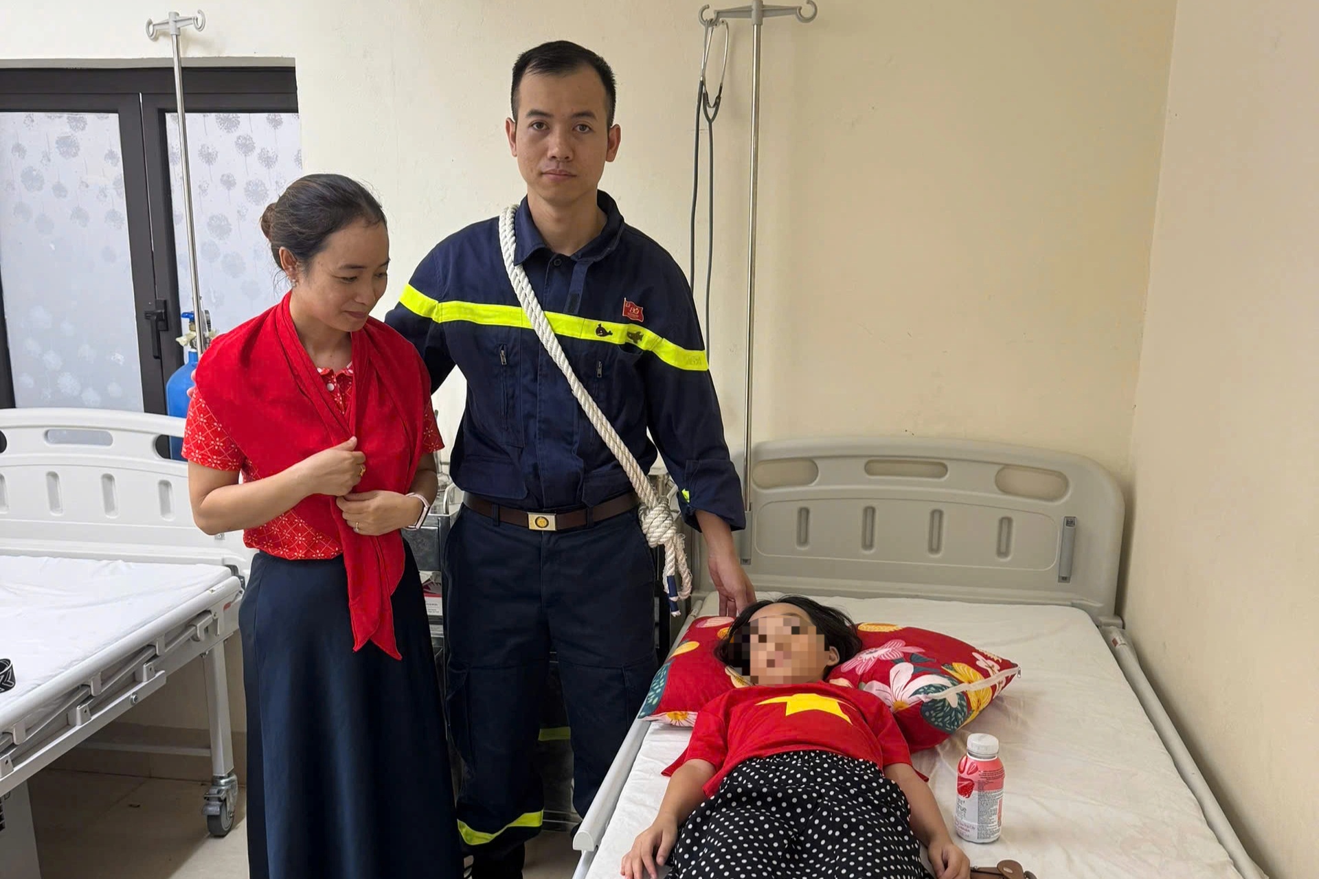 Cảnh sát PCCC kịp thời hỗ trợ bé gái bị co giật trên phố Kim Mã