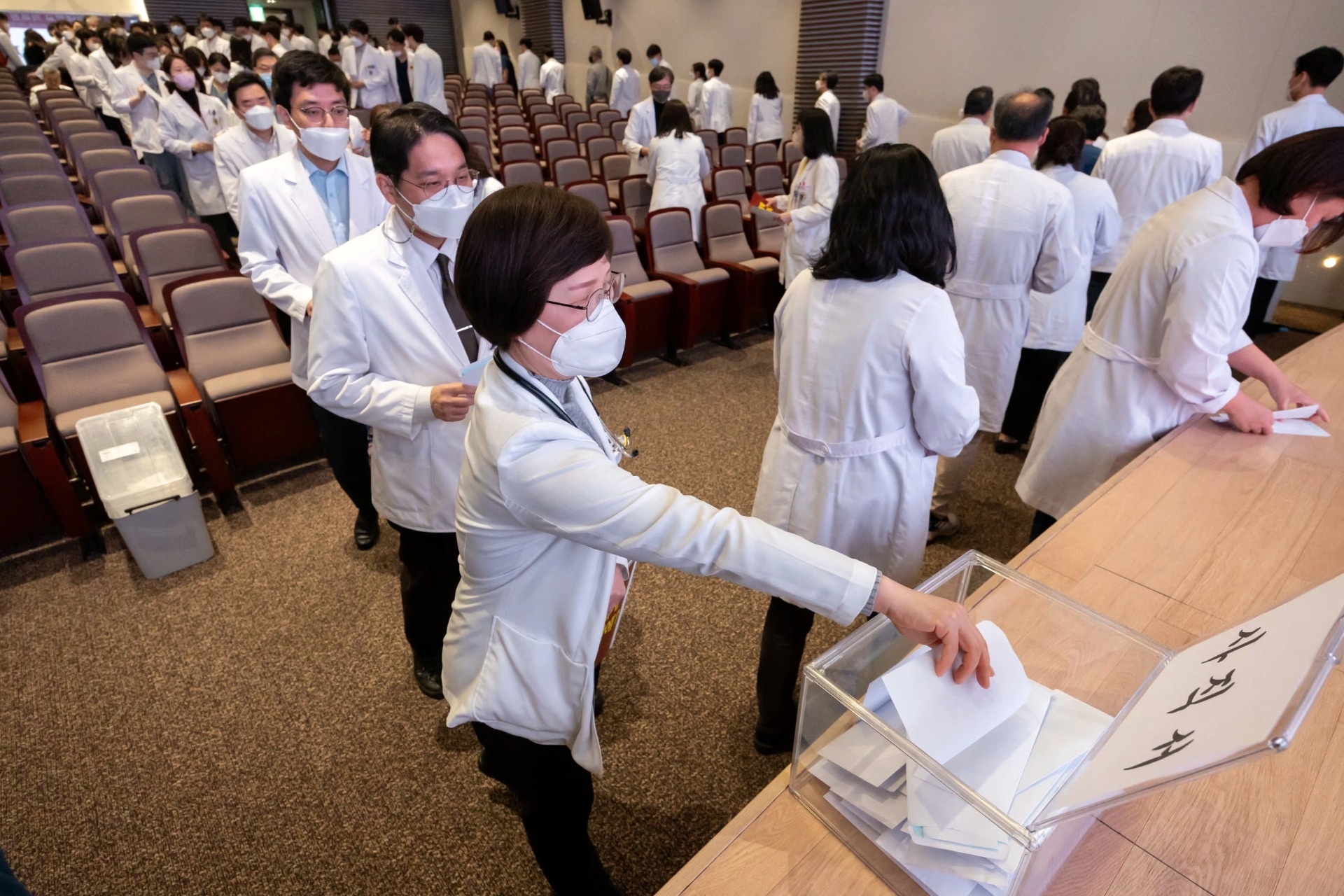 Các bác sĩ Hàn Quốc trở lại làm việc sau 18 tháng đình công
