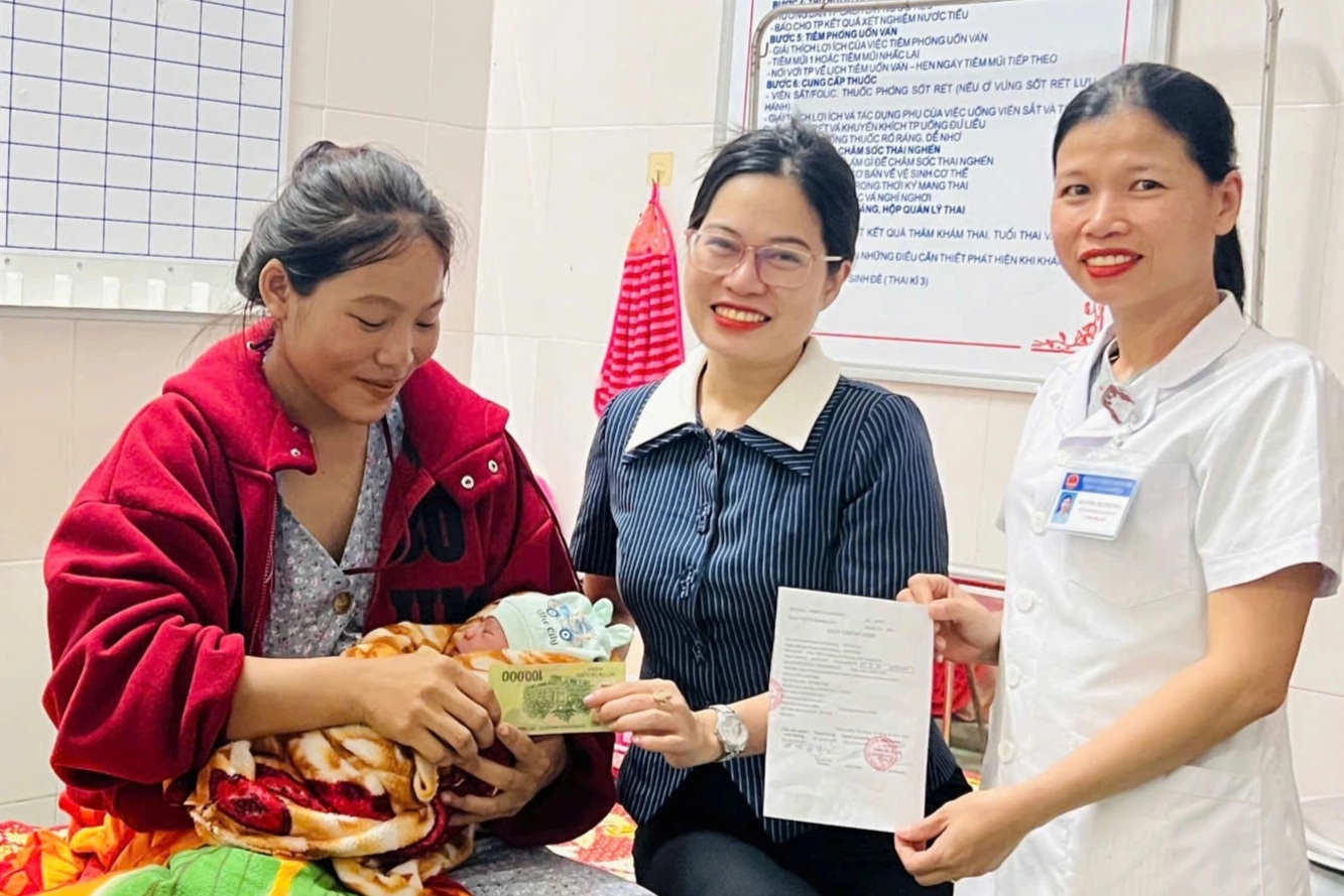 Bé trai mang tên Quốc Khánh và món quà đặc biệt khi cất tiếng khóc chào đời