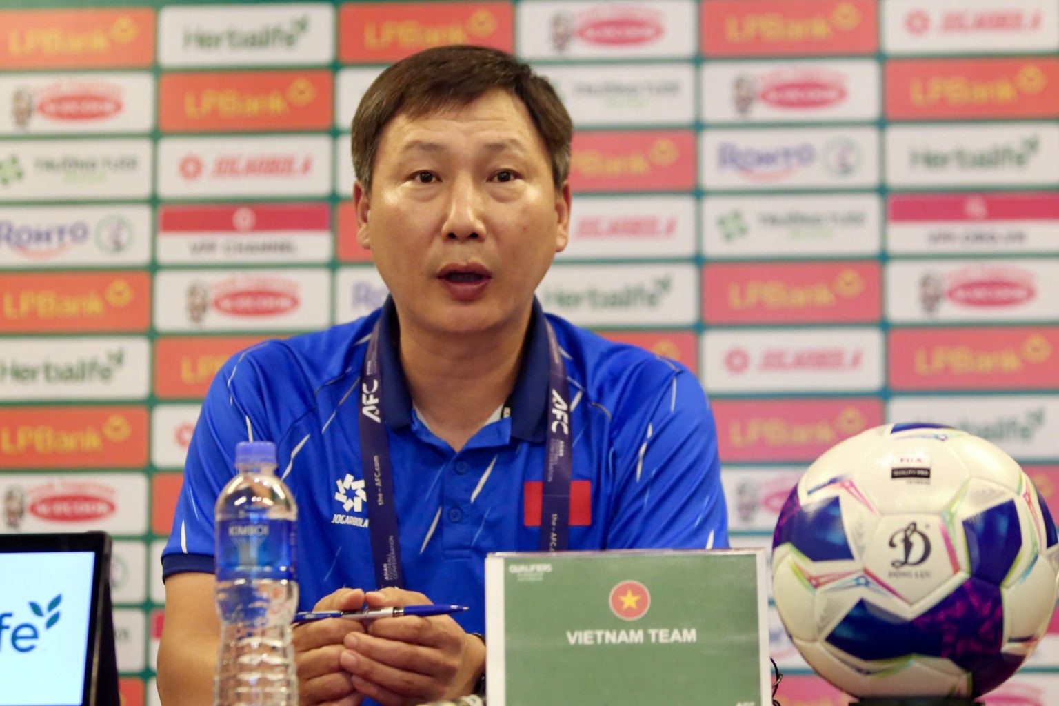 HLV Kim Sang Sik loại cầu thủ Việt kiều trước vòng loại U23 châu Á