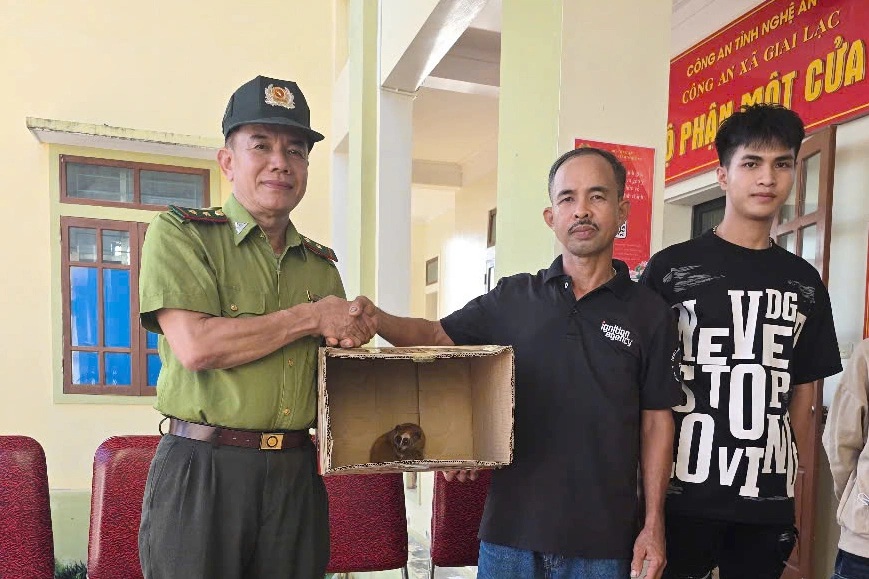 Thú lạ vào sân trong ngày Vu Lan, người đàn ông liền báo công an