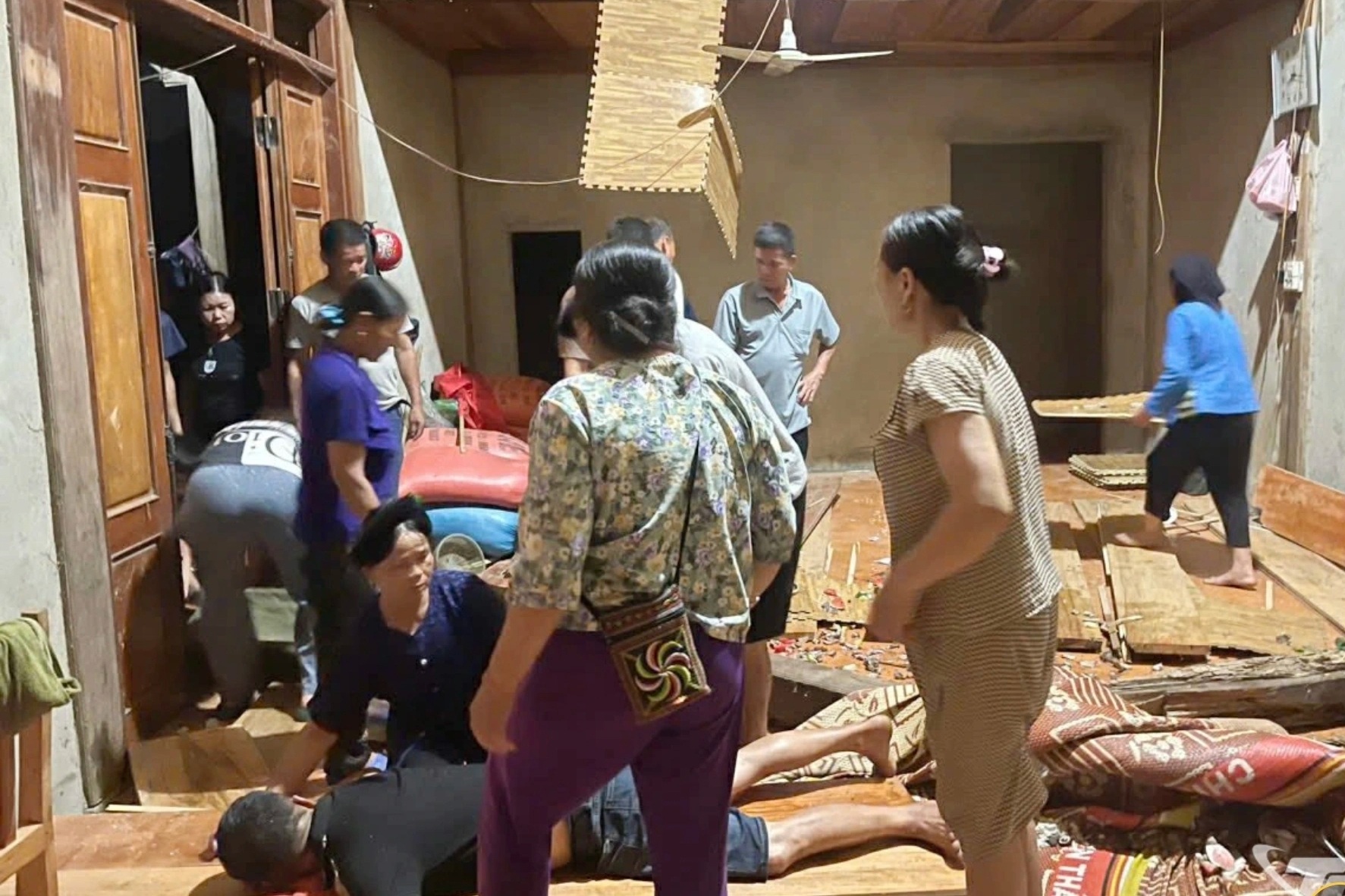Sập sàn nhà, 6 người bị thương ở Thái Nguyên
