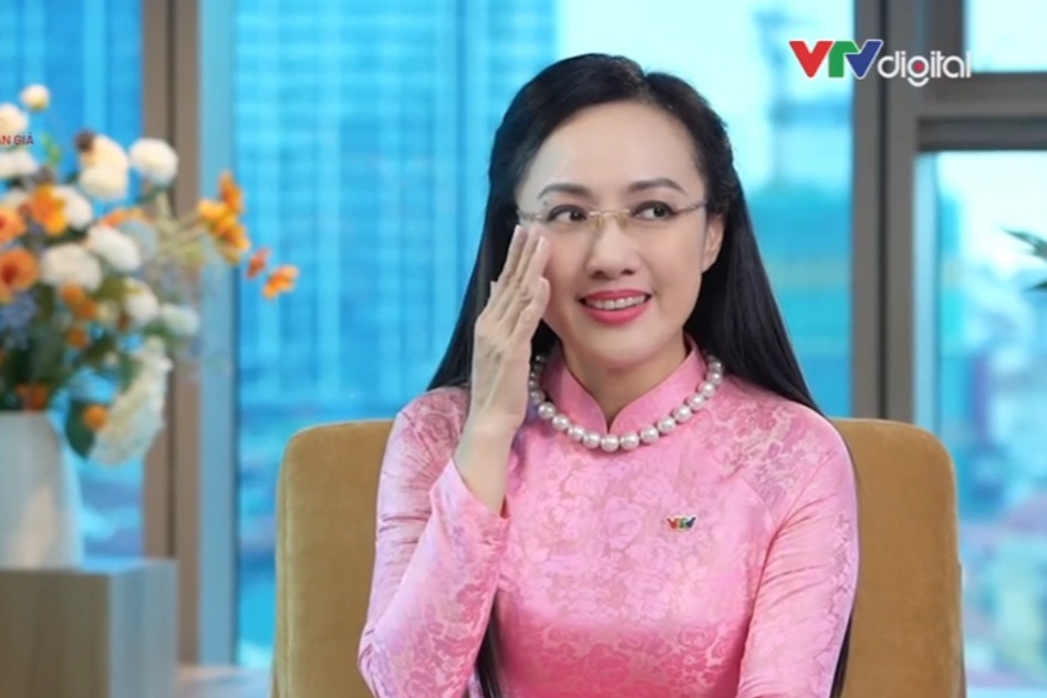 BTV Hoài Anh nghẹn ngào khi nhắc đến bản tin "Thời sự 19h" từng gắn bó