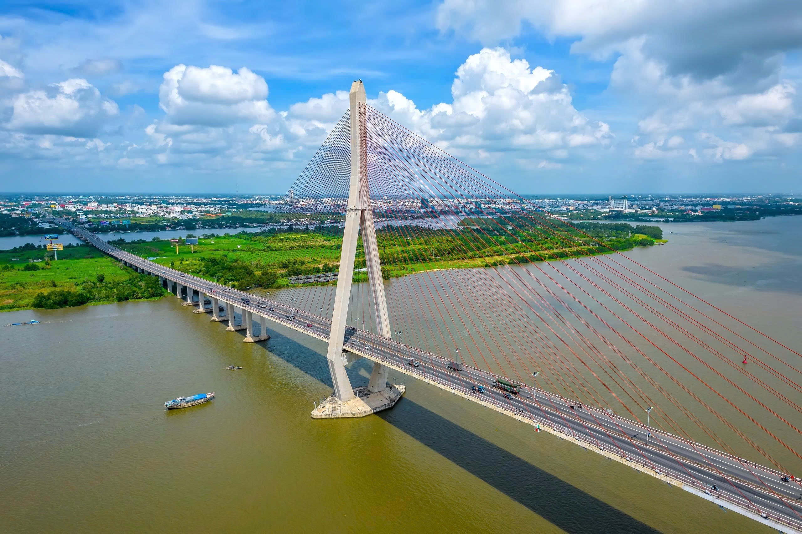 Long Xuyên - “mắt xích” chiến lược, cùng Cần Thơ dẫn dắt kinh tế miền Tây phát triển