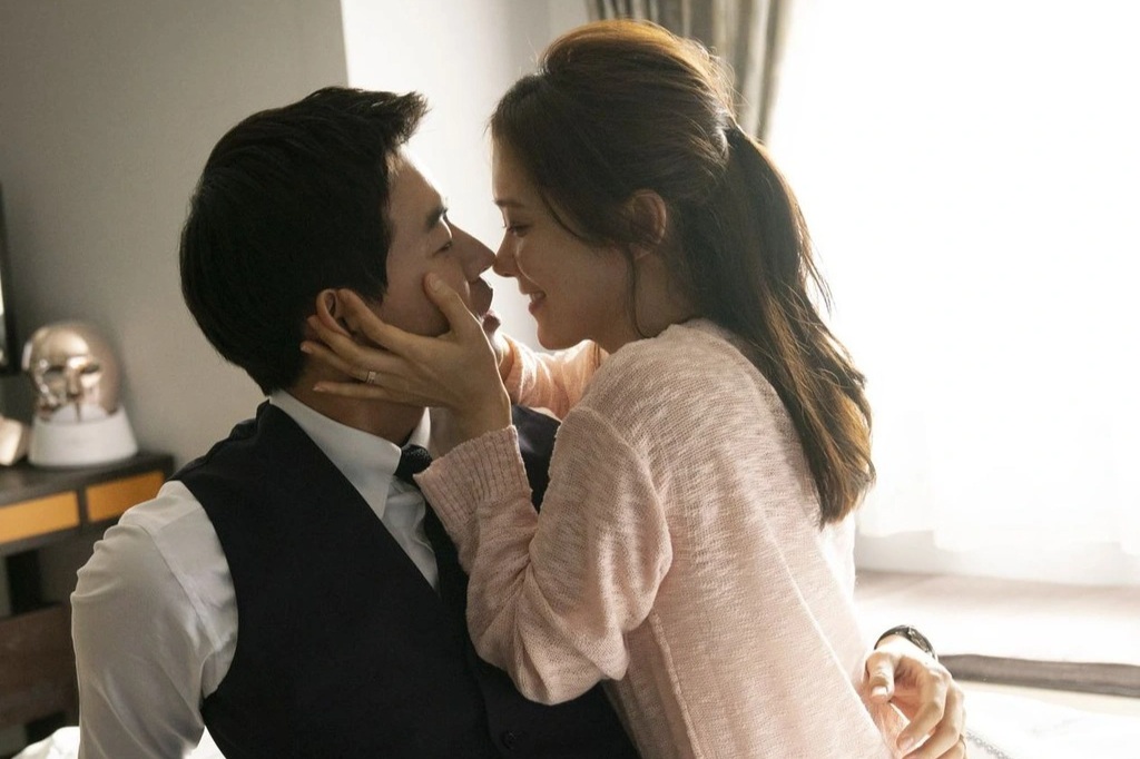 "Ông ăn chả, bà ăn nem", tôi ân hận khi suốt ngày chìm đắm bên trai trẻ