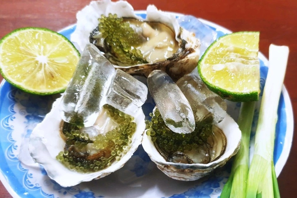 Người đàn ông ở TPHCM nguy kịch sau khi ăn hàu sống