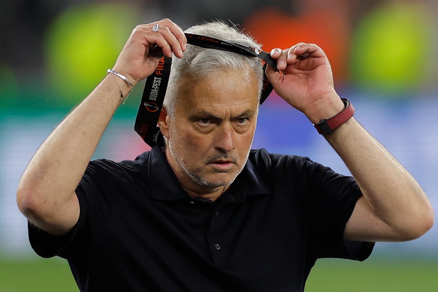 CLB đầu tiên sa thải HLV ở Champions League, Mourinho sắp “lao vào lửa”