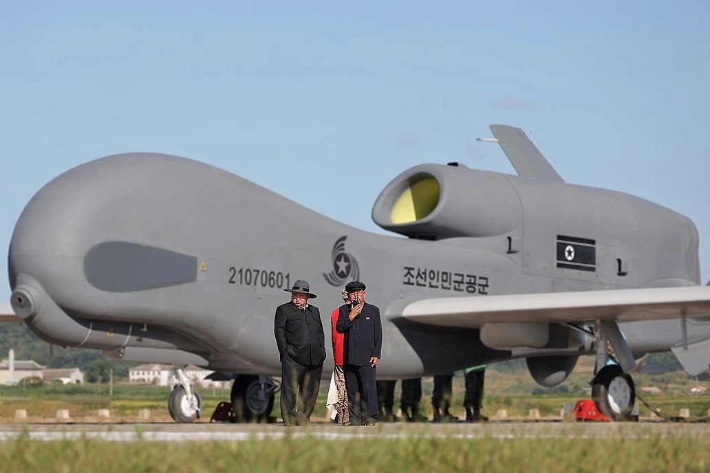 Lãnh đạo Triều Tiên lệnh phát triển vũ khí không người lái tác chiến