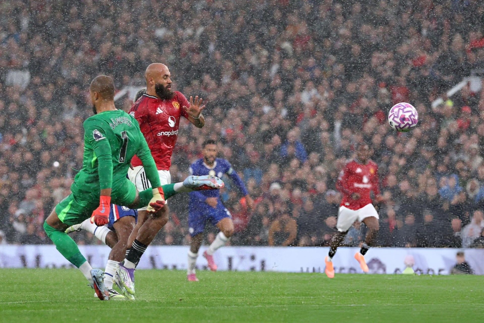 Man Utd 1-0 Chelsea (hiệp 1): Fernandes mở tỷ số