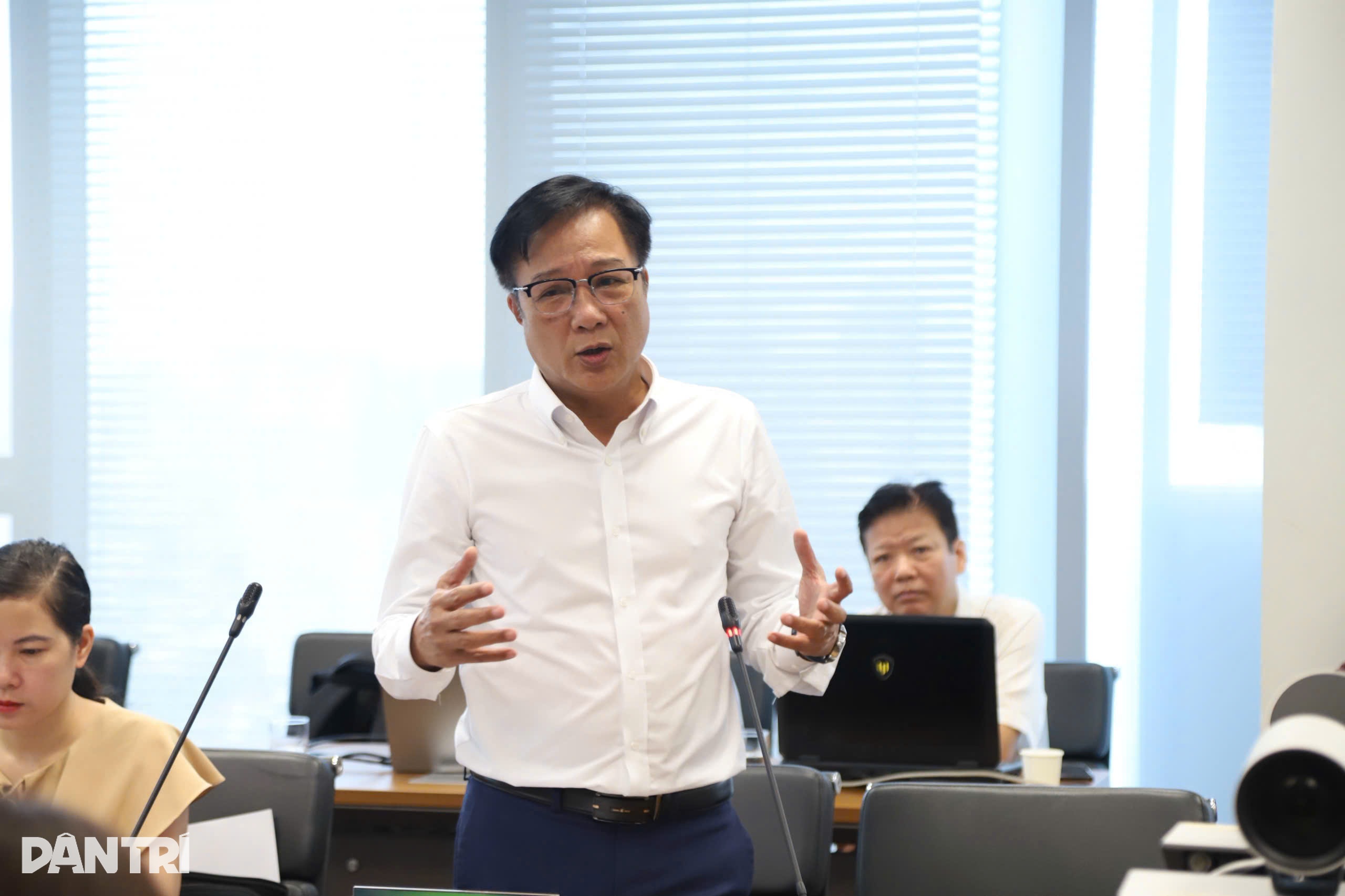 NSND Trọng Trinh dẫn dắt chương trình cảnh báo tội phạm công nghệ cao