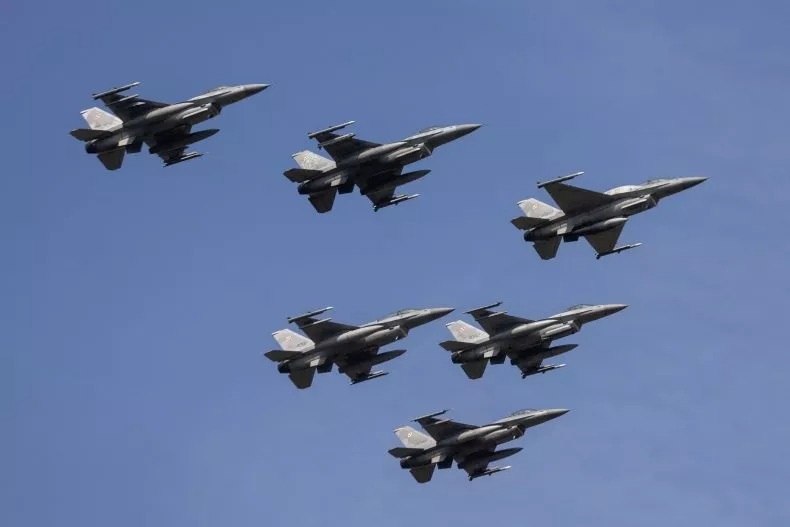 Nga không kích lớn vào Ukraine, các nước NATO xuất kích máy bay chiến đấu