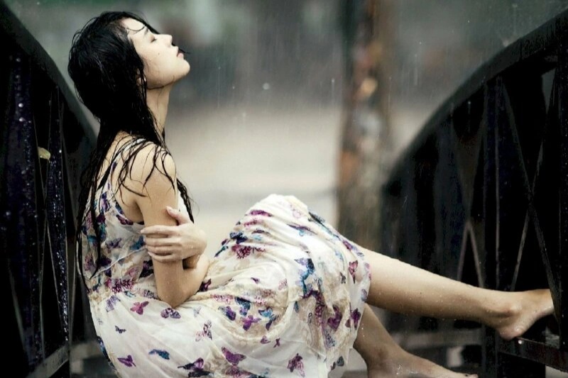 Thư cô gái từng làm nghề "bán hoa” gửi bạn trai: Em xin lỗi vì đã yêu anh