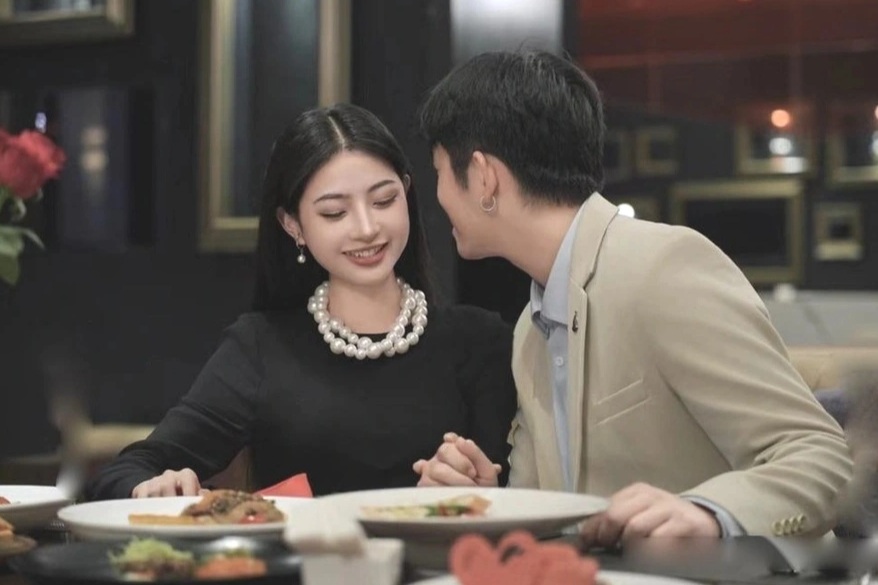 Chỉ sau một cuộc điện thoại, tôi hốt hoảng phát hiện người yêu “phông bạt”