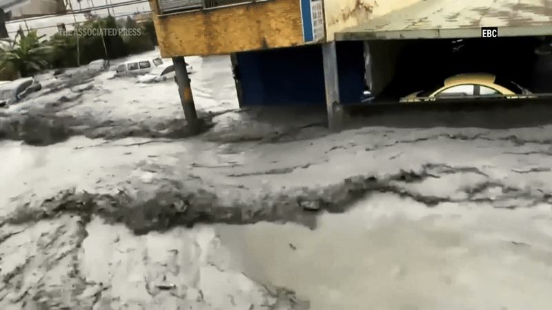 Siêu bão Ragasa đổ bộ, Hong Kong nâng cảnh báo cấp cao nhất