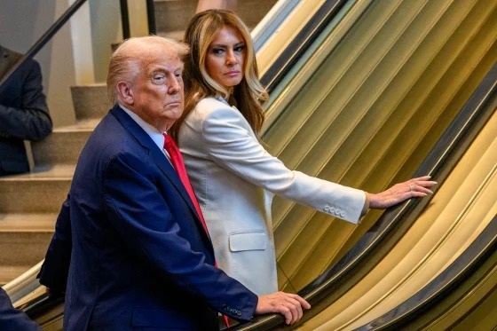 Tổng thống Donald Trump gặp sự cố thang cuốn ở Liên hợp quốc