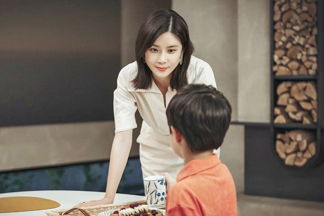 Nghi cháu trai bị bạo hành, bà nội sốc nặng khi thấy cháu bênh mẹ kế