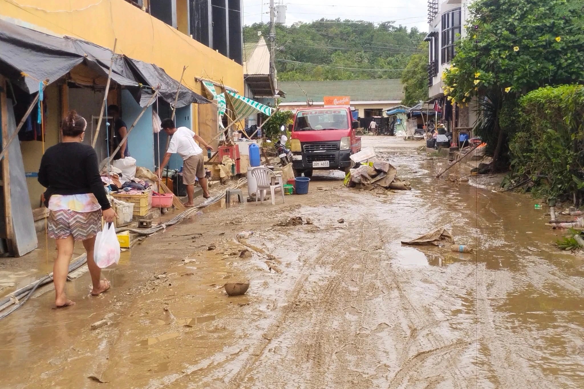 Bão Bualoi càn quét Philippines: Nhà tốc mái, cây đổ hàng loạt