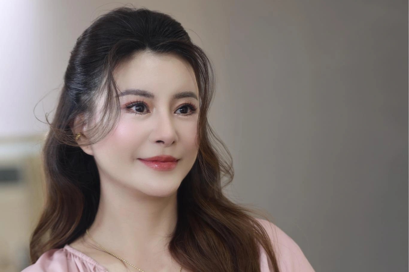 Nhan sắc của NSƯT Kim Oanh sau khi bỏ hơn 1 tỷ đồng phẫu thuật thẩm mỹ