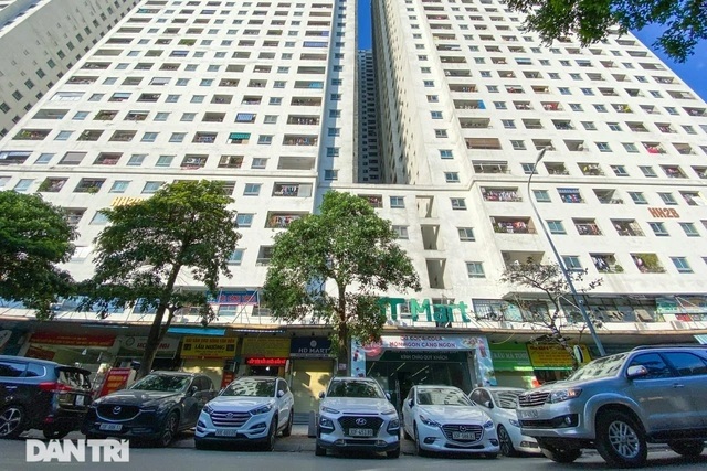 Đậu xe ô tô ở sân chung cư bị vật nhọn rơi trúng, ai đền?