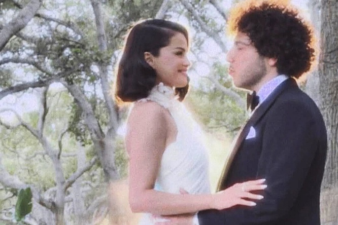 Selena Gomez kết hôn, khoe ảnh cưới với gần nửa tỷ người hâm mộ