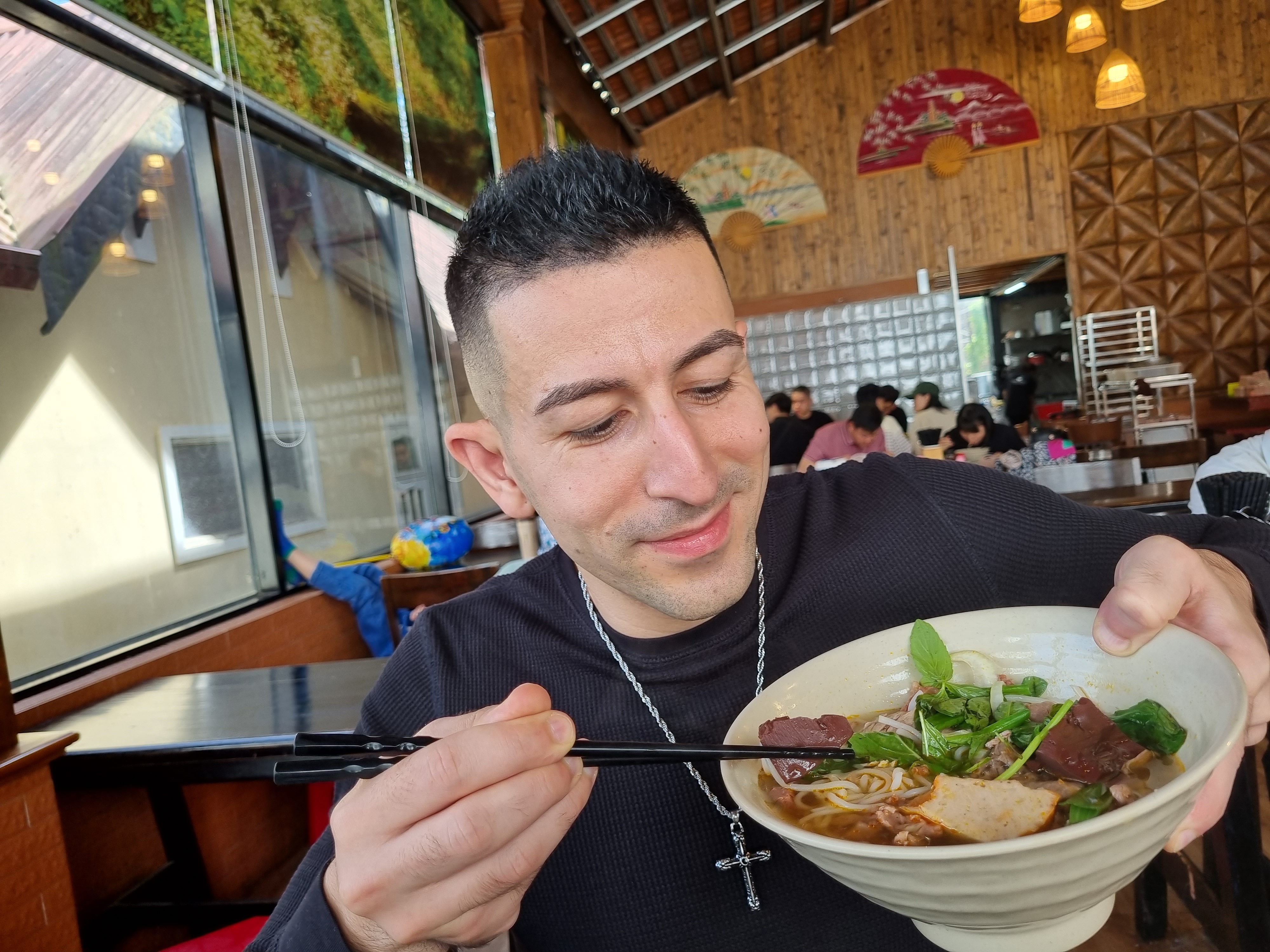 Foreign visitors praise Vietnam’s safe, welcoming life - 3