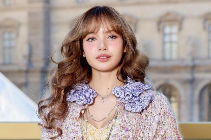 Lisa (Blackpink) xuất hiện quyến rũ tại Tuần lễ thời trang Paris