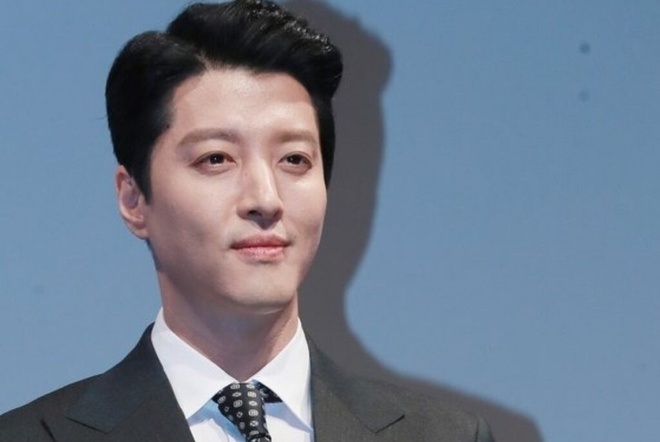 Tài tử “Chuyện tình Paris” bị bệnh tật giày vò, mở quán bán cà phê