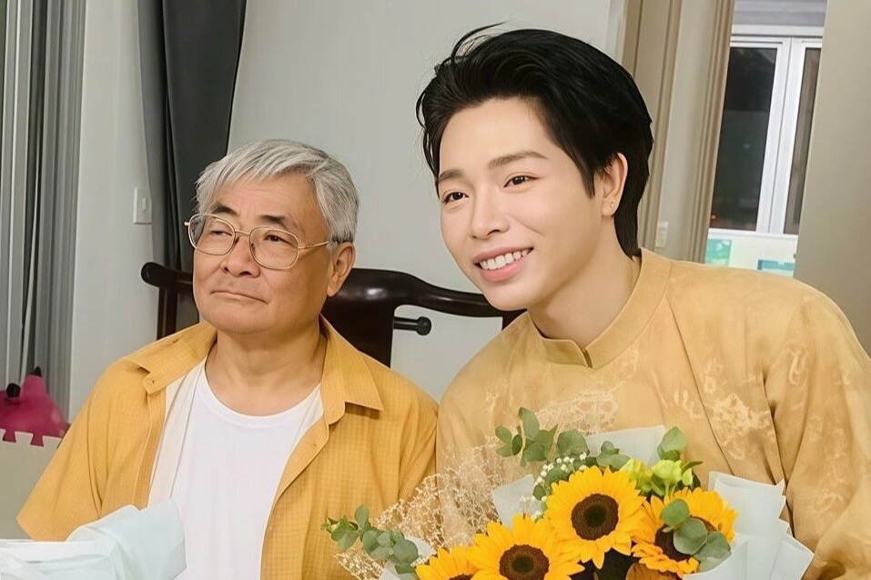 Đức Phúc đến nhà riêng cảm ơn nhà thơ Nguyễn Duy