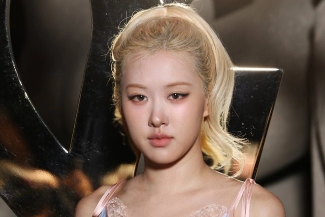 Tạp chí nước Anh xin lỗi ca sĩ tỷ view Rosé vì lùm xùm phân biệt đối xử