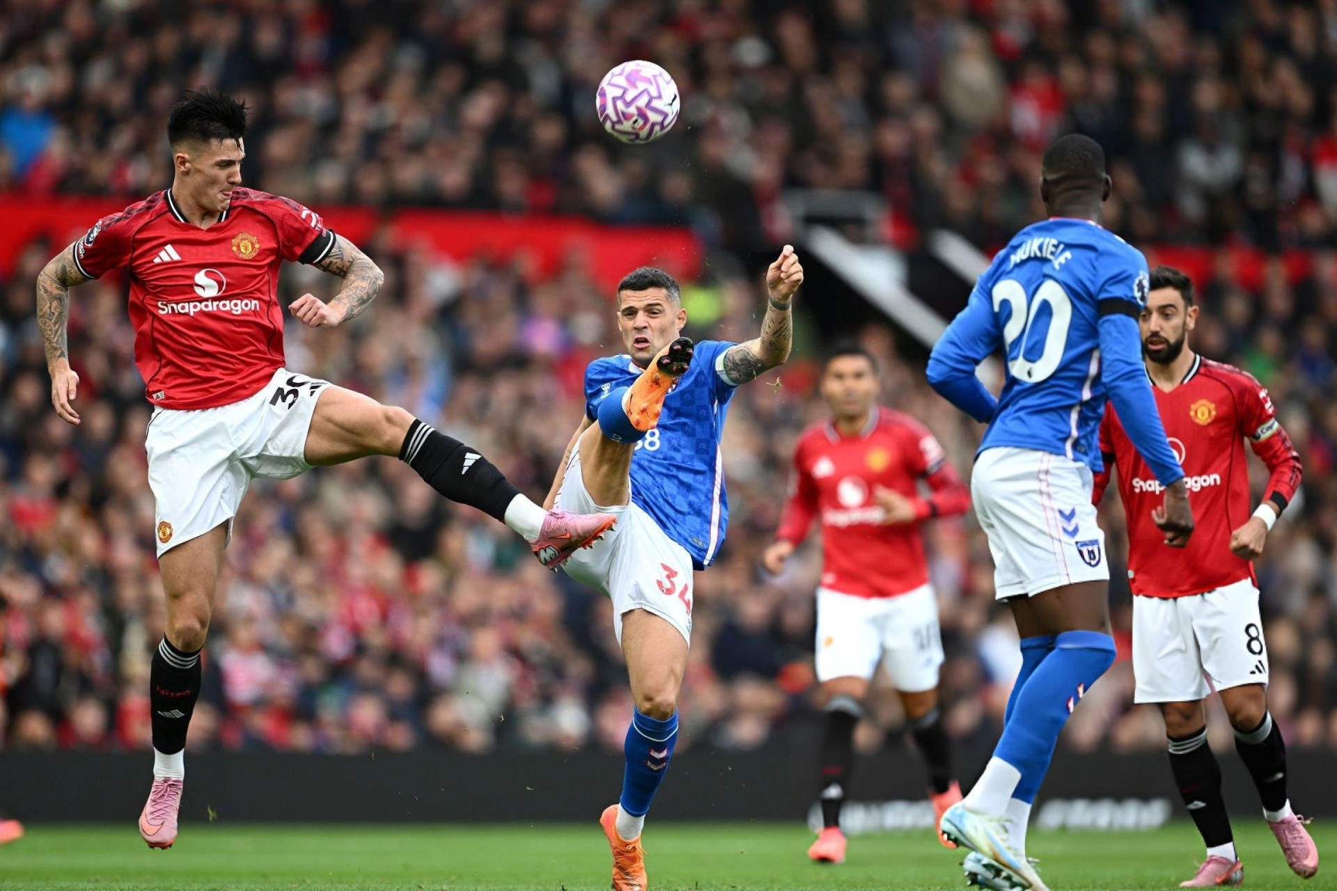 Man Utd 1-0 Sunderland (hiệp 1): Mount mở tỷ số trận đấu