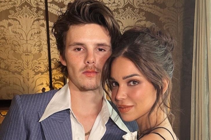 Chuyện tình lệch 10 tuổi của con trai Beckham bị chế giễu