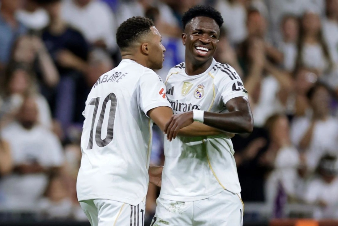 Vinicius và Mbappe tỏa sáng giúp Real Madrid tạm soán ngôi Barcelona