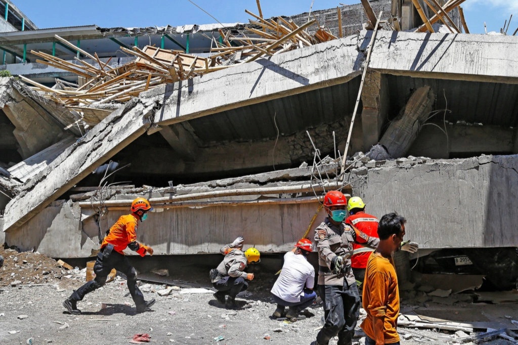 Vụ sập trường nội trú ở Indonesia: Số người chết tăng lên ít nhất 54