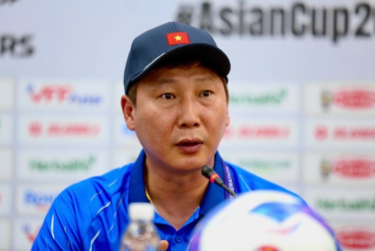 HLV Kim Sang Sik: “Chúng tôi tôn trọng mọi phán quyết của FIFA về Malaysia”