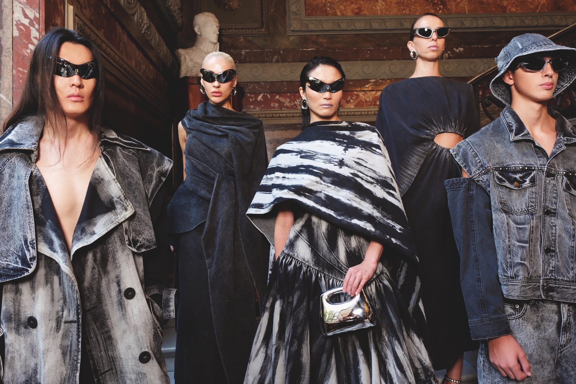 Thiết kế denim phá cách gây ấn tượng tại Tuần lễ thời trang Paris