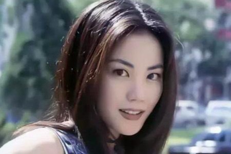 “Thiên hậu” Vương Phi từng được mời biểu diễn với cát-xê 22 triệu USD