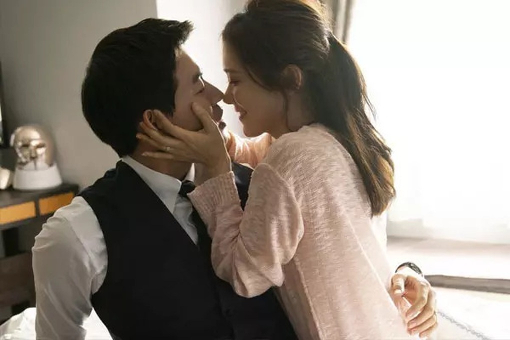 Cú "quay xe" bất ngờ của người tình trẻ khiến tôi mất cả vợ lẫn bồ