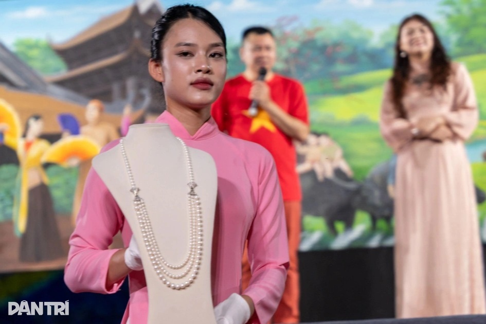 Đấu giá các tác phẩm nghệ thuật thu 2,5 tỷ đồng ủng hộ đồng bào bão lũ