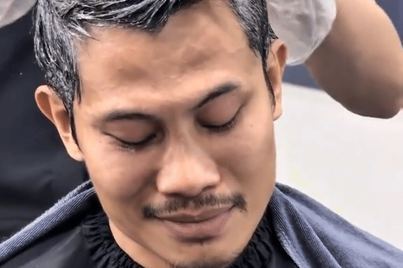 Video anh Tạ "Mưa đỏ" khóc khi cắt tóc hút 3 triệu view, lý do gây xúc động