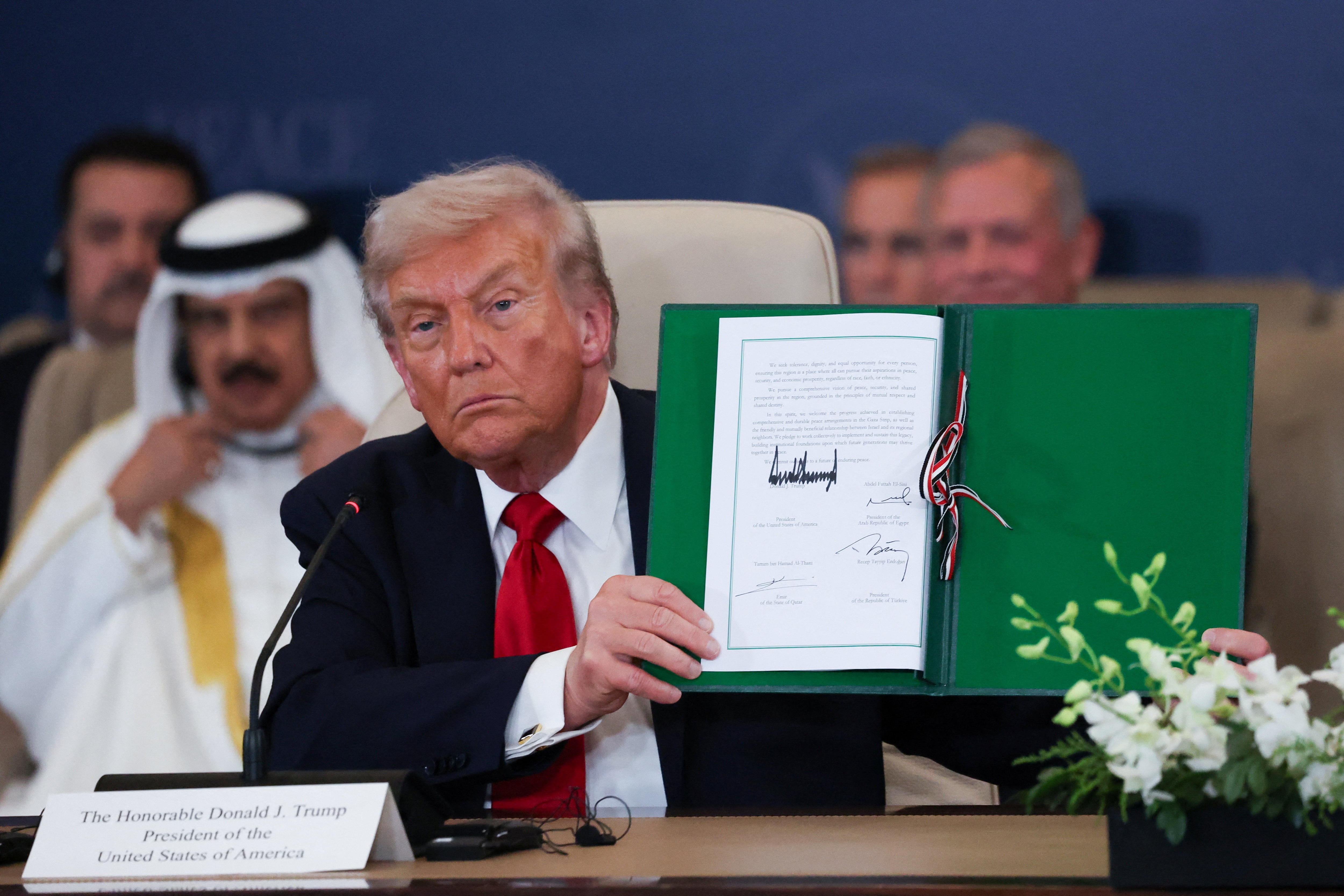 Tổng thống Mỹ ký thỏa thuận ngừng bắn Gaza, tuyên bố ngăn chặn Thế chiến 3