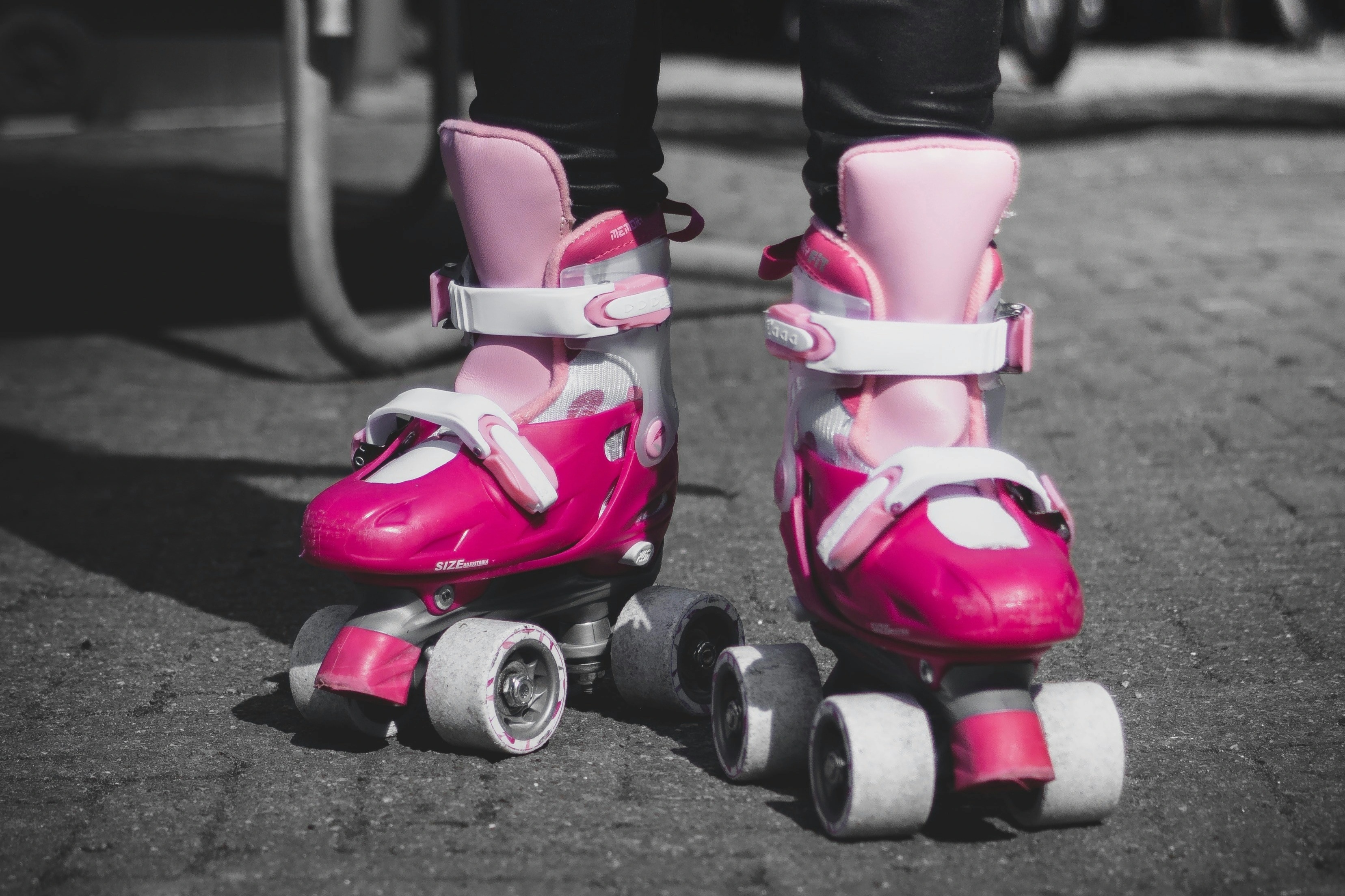 Bé gái suýt liệt tứ chi vì cú ngã khi trượt patin 2 năm trước