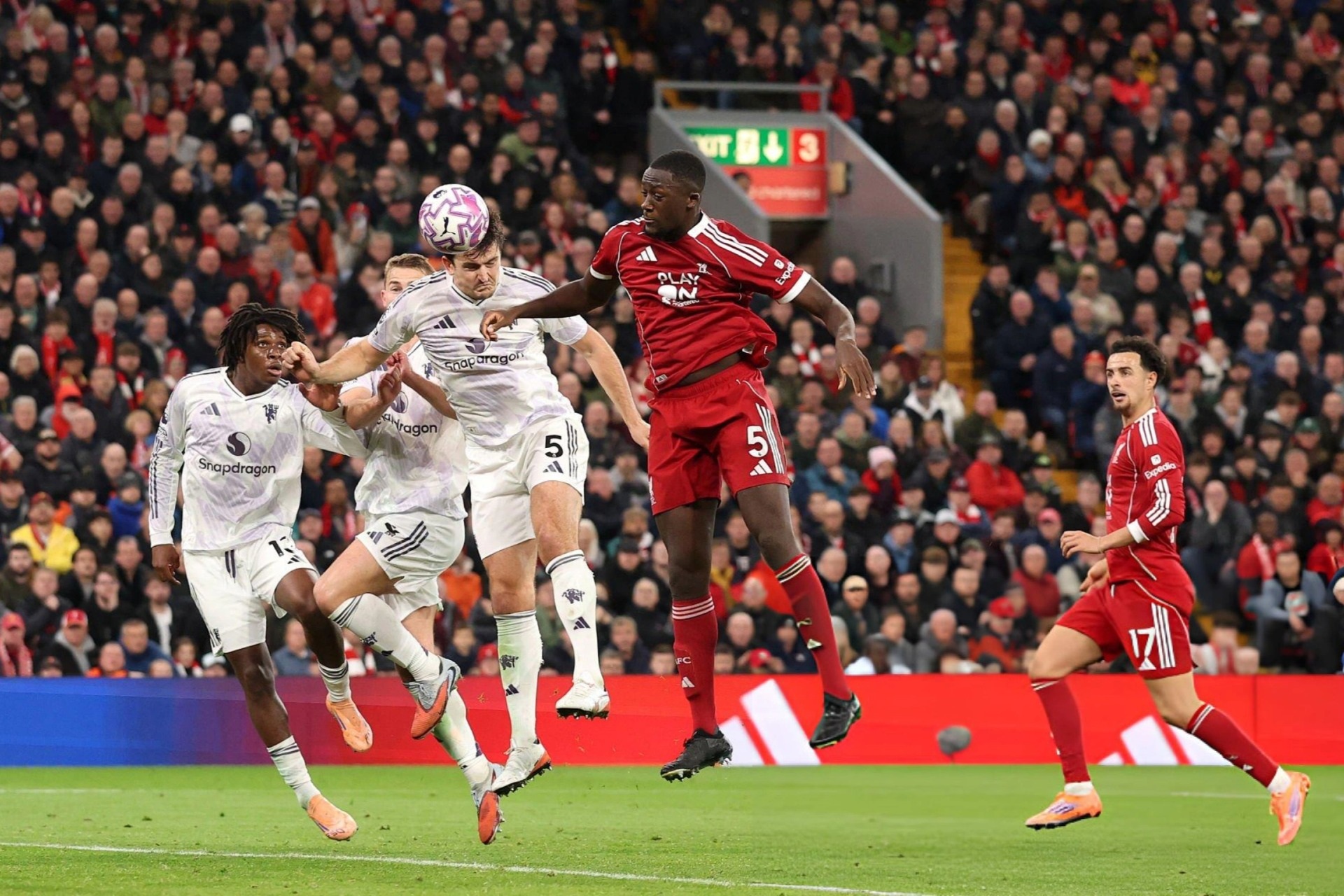 Liverpool 1-2 Man Utd (hiệp 2): Maguire lập công