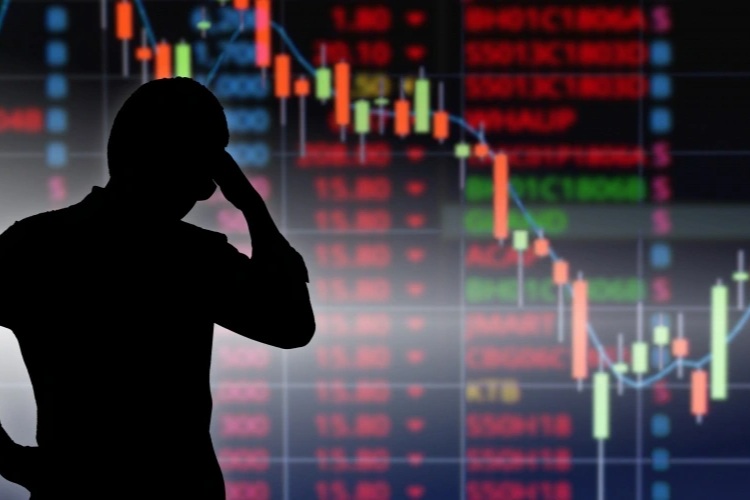 Một cá nhân vừa bị phạt 1,5 tỷ đồng, cấm "chơi" chứng khoán 2 năm