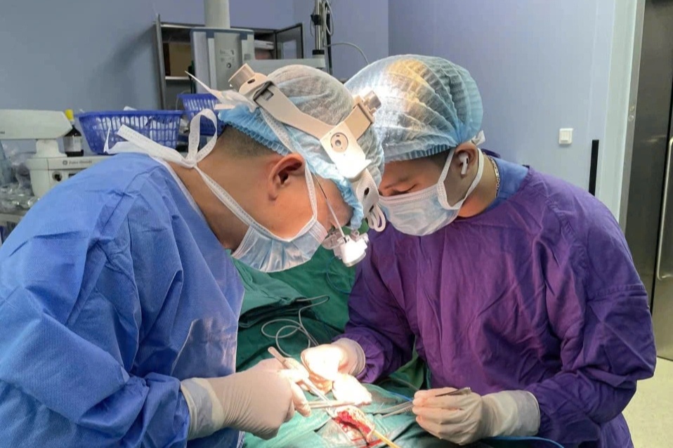Đi khám phụ khoa, cô gái 21 tuổi bất ngờ được xác định mang giới tính nam