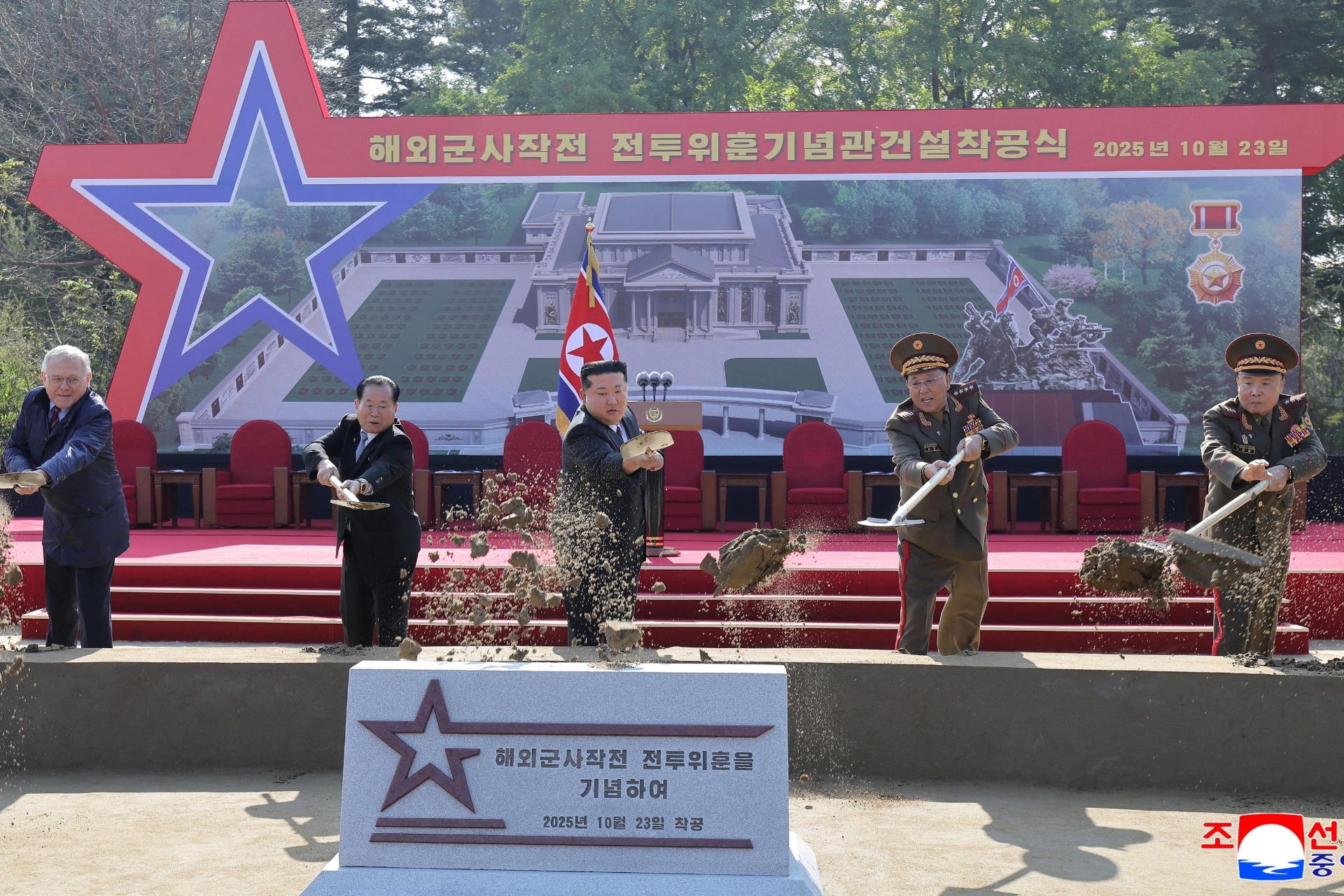 Triều Tiên xây đài tưởng niệm binh sĩ chiến đấu ở Nga