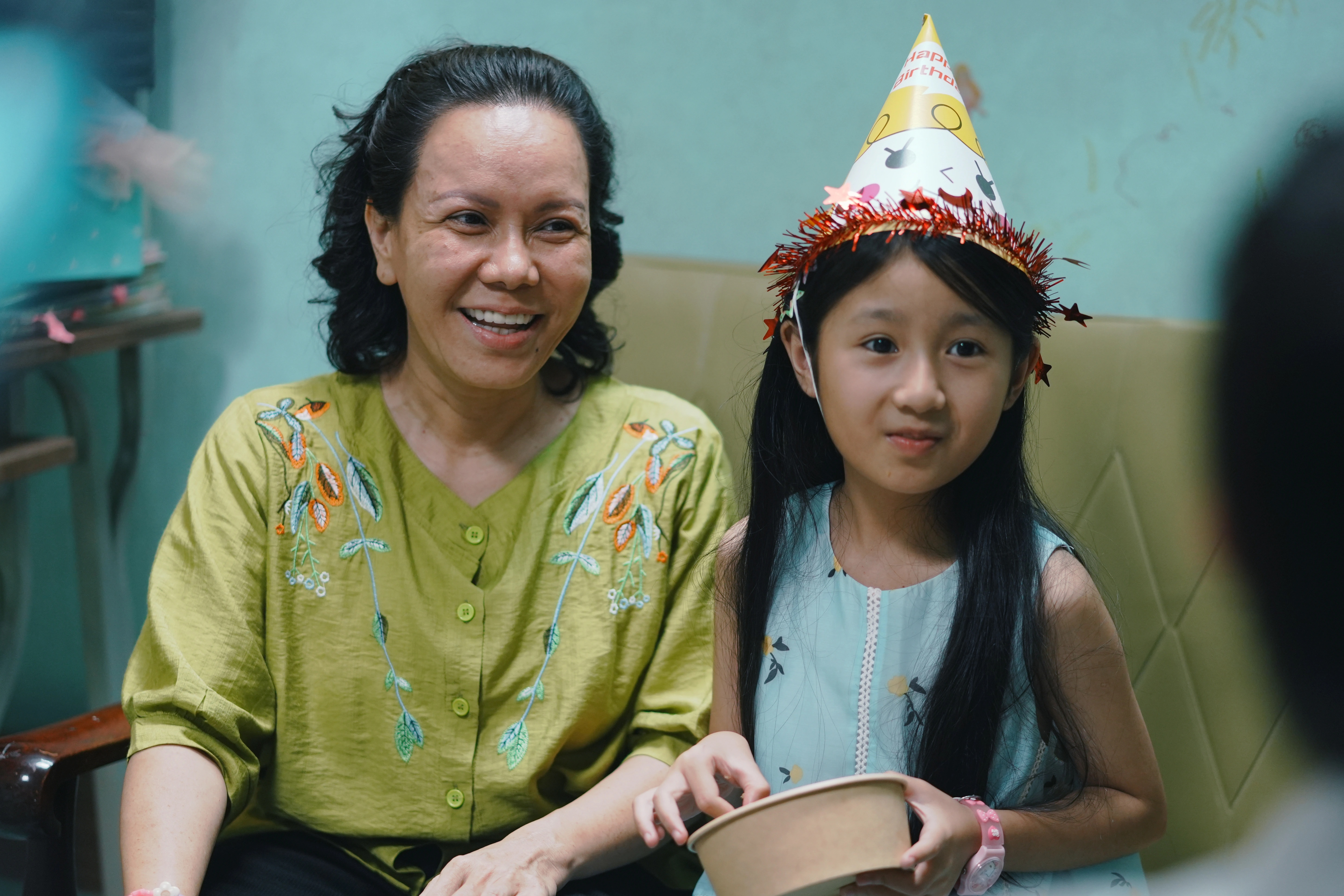 Phim có Việt Hương, Hồng Đào liệu sẽ lặp lại thành tích doanh thu trăm tỷ?