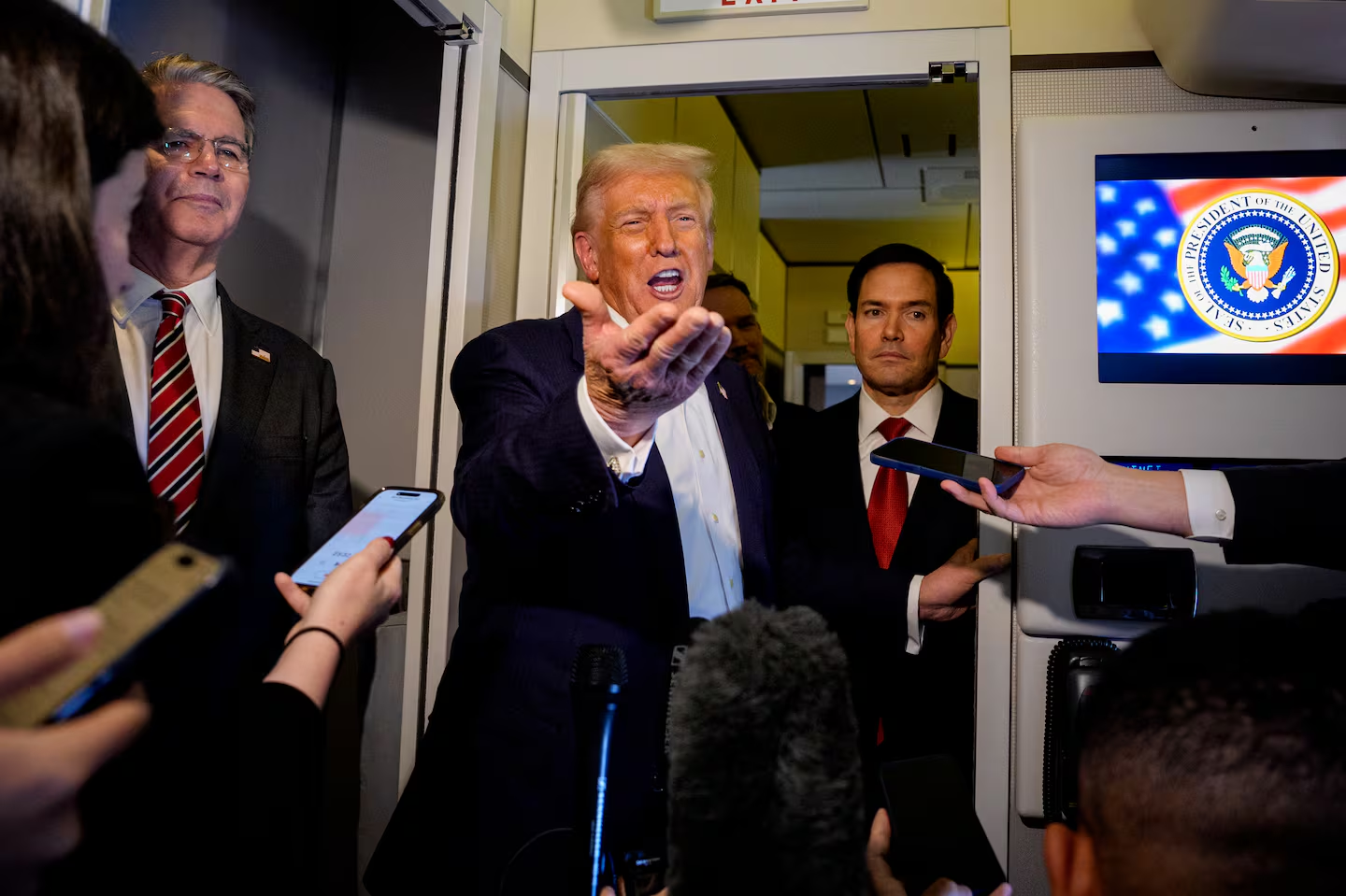 Tổng thống Trump nói gì về việc "cân nhắc tranh cử nhiệm kỳ thứ ba"?