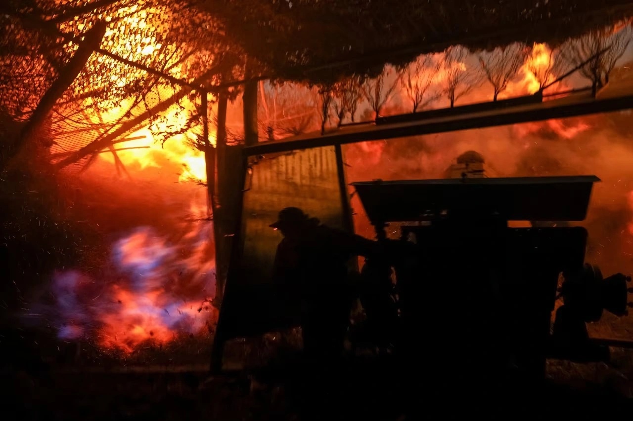 Nga khép vòng vây pháo đài chiến lược, Ukraine phản công khốc liệt