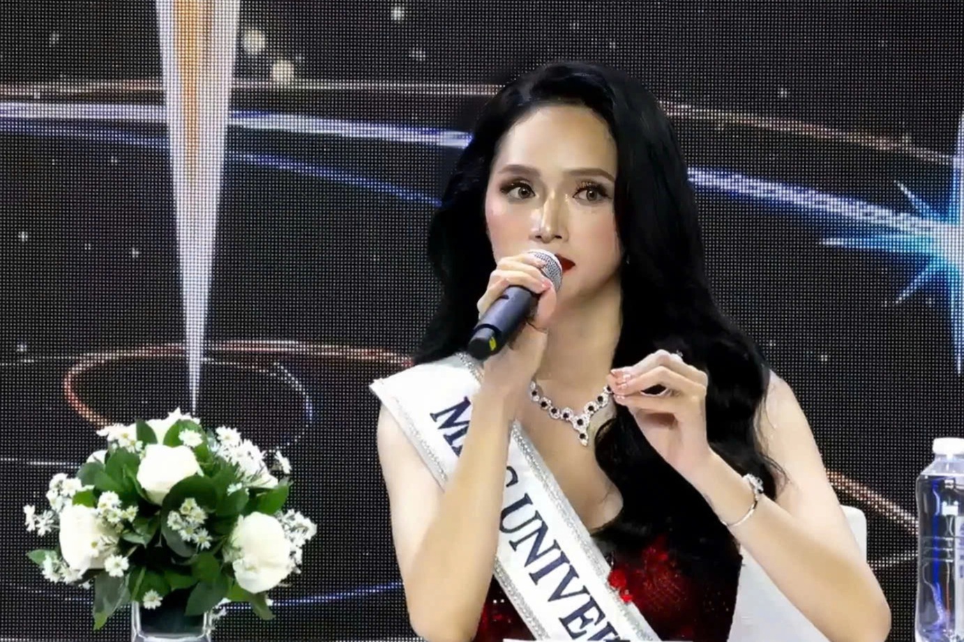 Hương Giang nói về giới tính tại Miss Universe: "Tôi có hồ sơ đầy đủ"