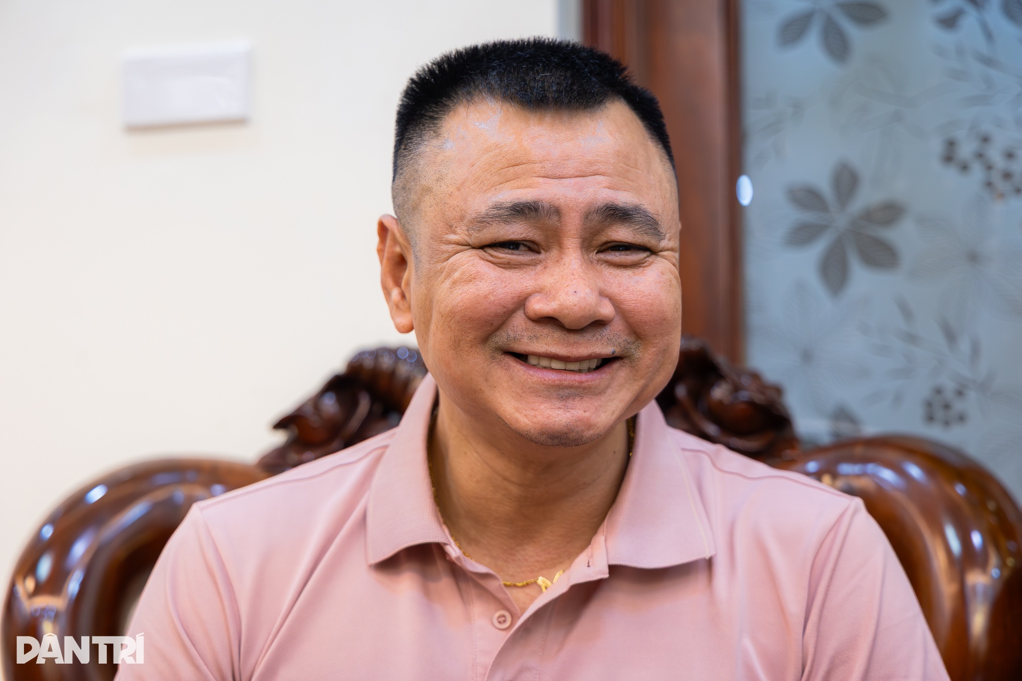 Danh hài Tự Long: Quá khứ phụ hồ, tuổi 52 là idol của giới trẻ